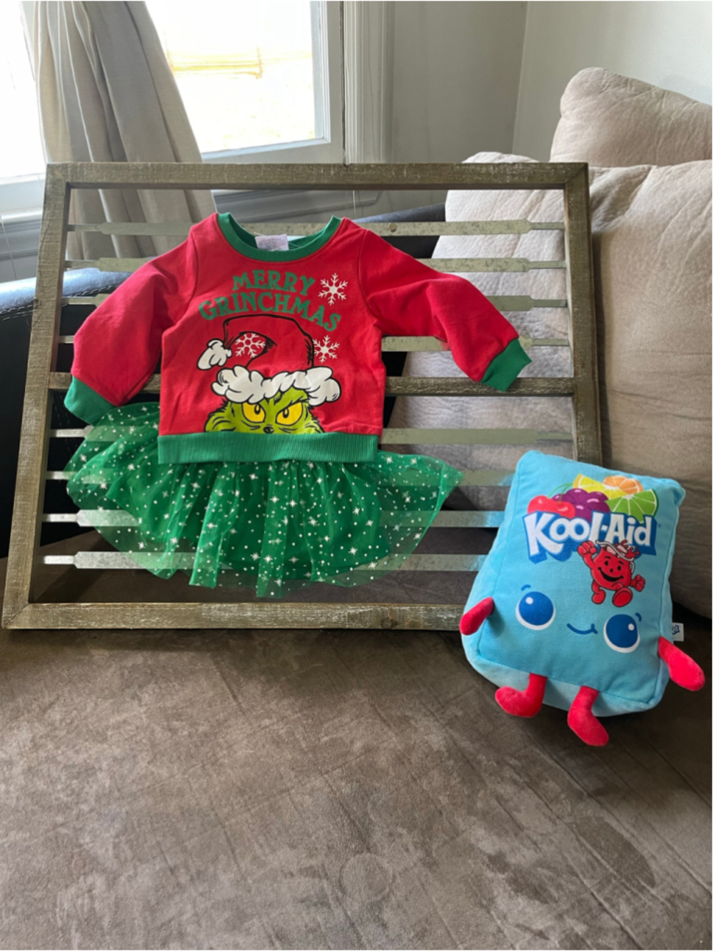 NWT Dr. Seuss The Grinch Girls 12 Months Sweatshirt Tutu Skirt Christmas Outfit